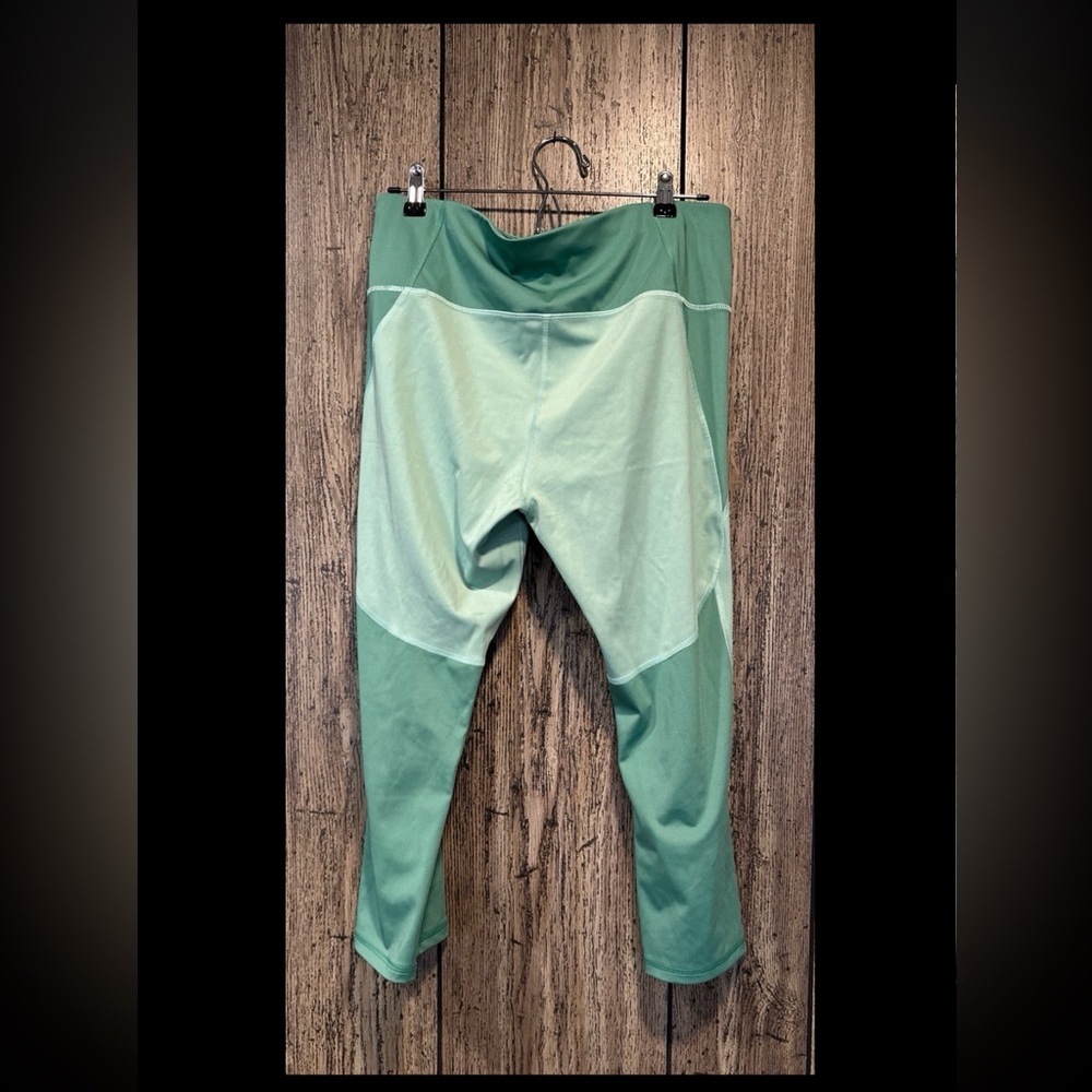 Under Armour Green HeatGear Ankle Crop Leggings Compression - Picture 2 of 3